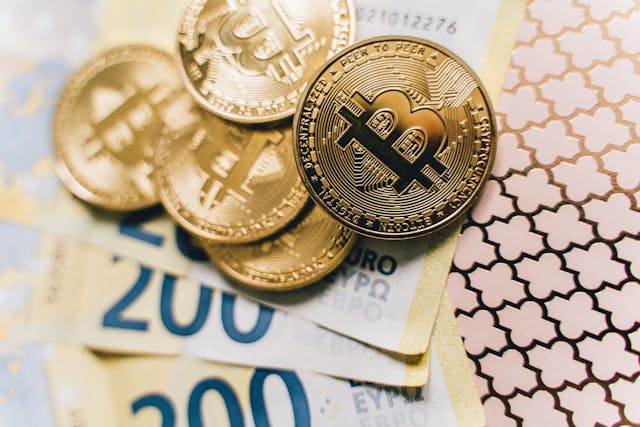 Bitcoin coins 200 euro notes closeup — Corporate Services for Crypto & Fintech