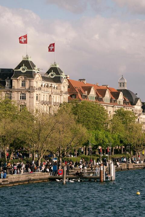 Zurich lakeside historic buildings — Panama Crypto License 2026: Law 129 Virtual Asset Framework